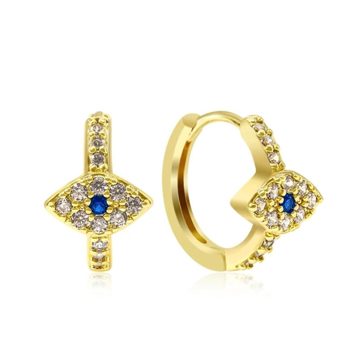 Brinco dourado cravejado com pedras azuis e cristais.